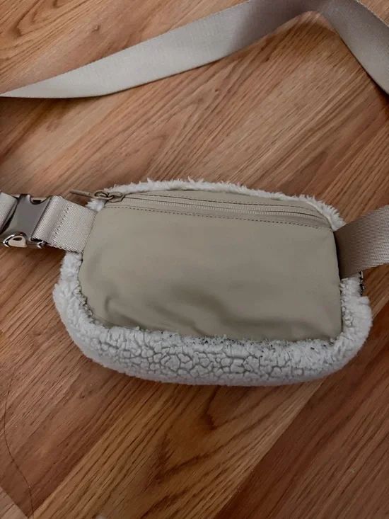 lululemon tan travel organizer pouch - Picture 2 of 4